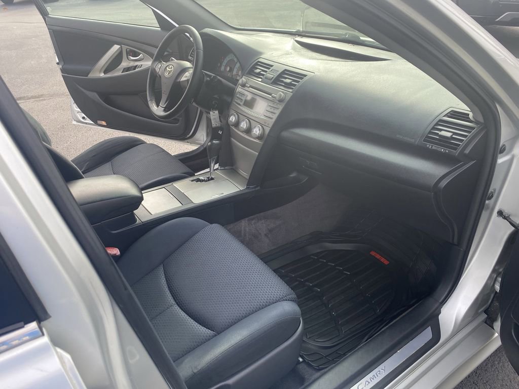 Used 2011 Toyota Camry SE w/ SE Extra-Value Pkg #1 FWD image 25