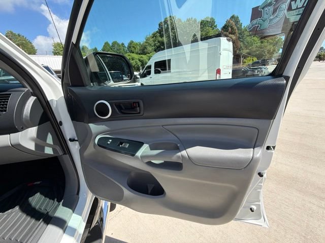Used 2015 Toyota Tacoma PreRunner w/ SR5 Package RWD image 92