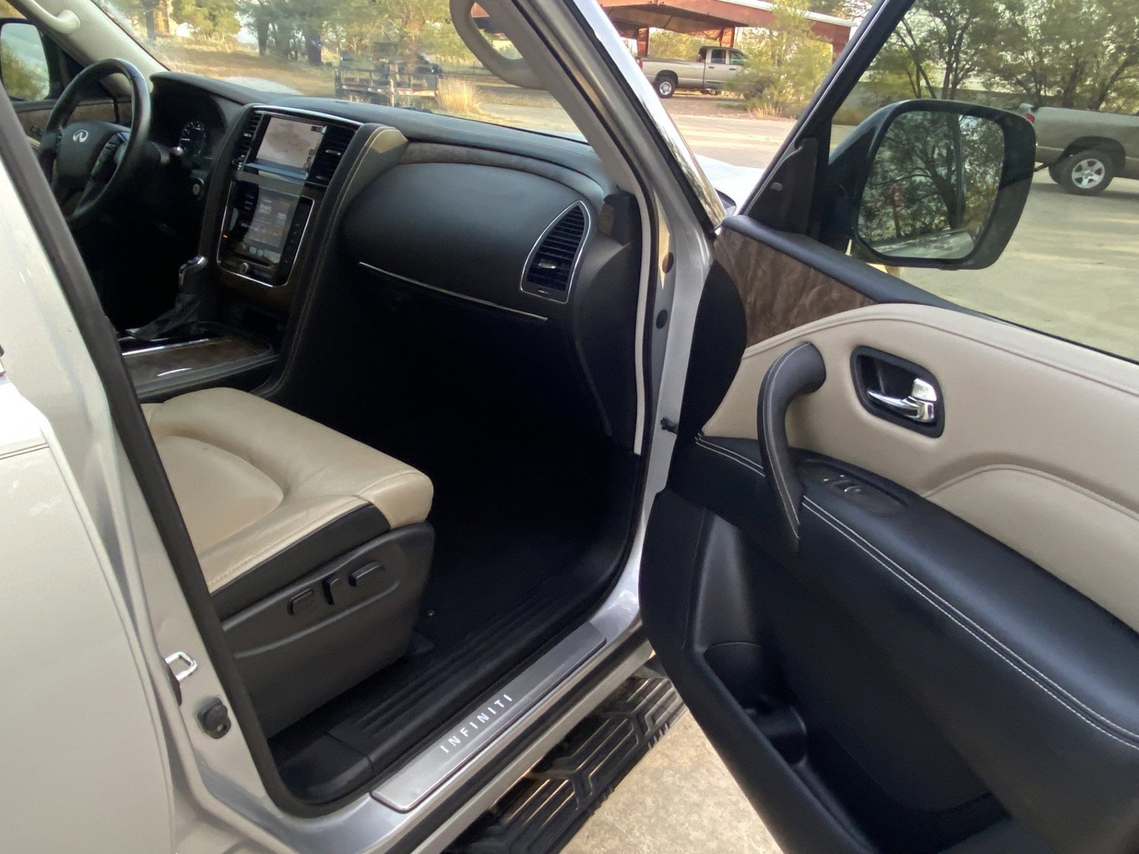 Used 2021 INFINITI QX80 Premium Select w/ All-Season Package image 23