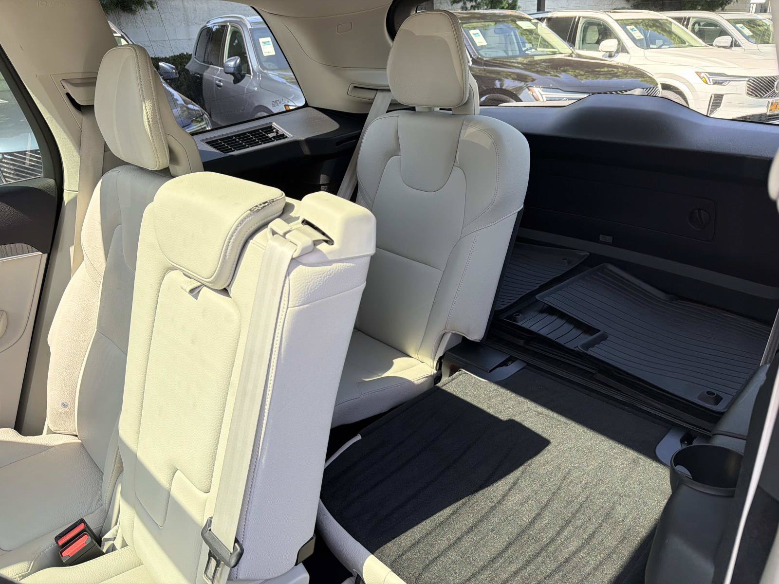 Certified 2025 Volvo XC90 T8 Plus w/ Protection Package Premier AWD/4WD image 23