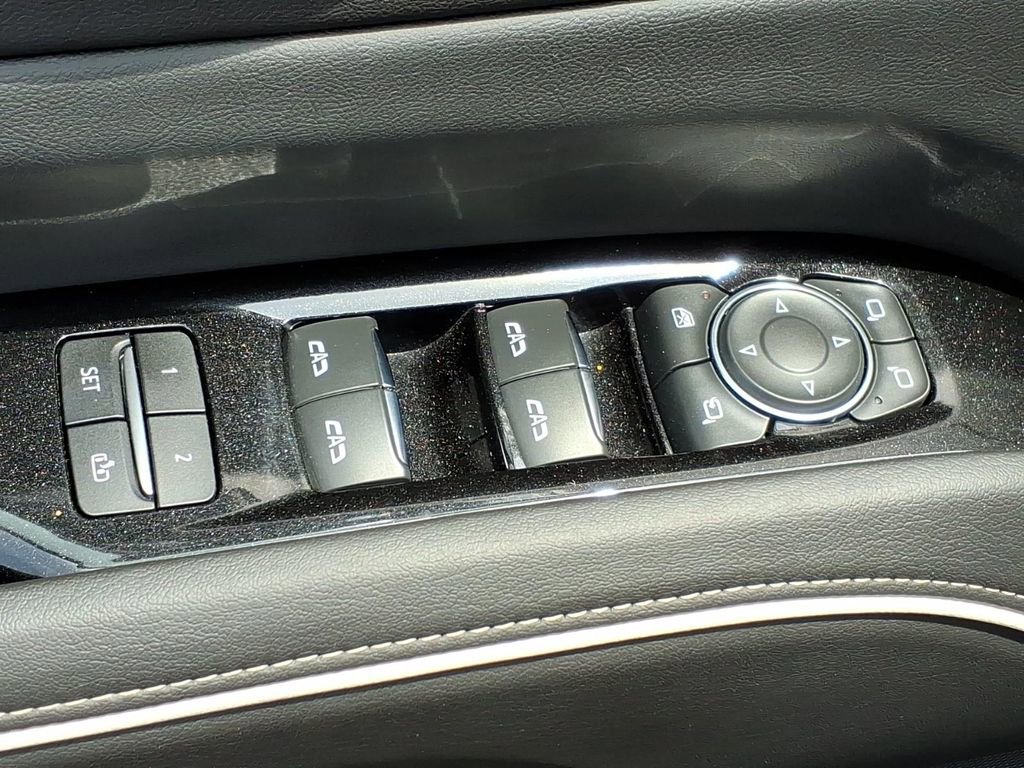 Used 2021 Cadillac Escalade Premium Luxury w/ LPO, Illumination Package AWD/4WD image 18