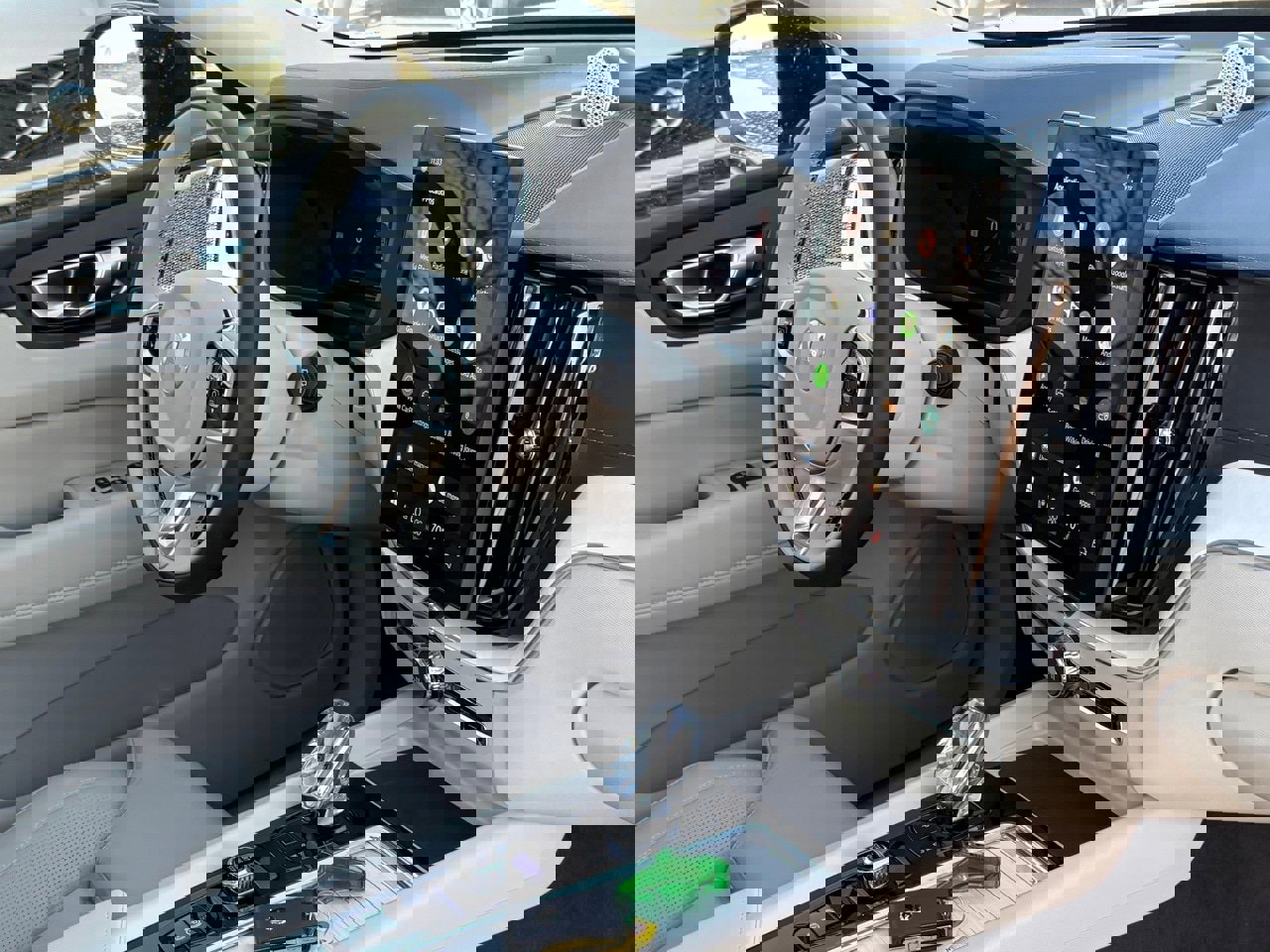 New 2026 Volvo XC60 B5 Ultra w/ Protection Package Premier image 38