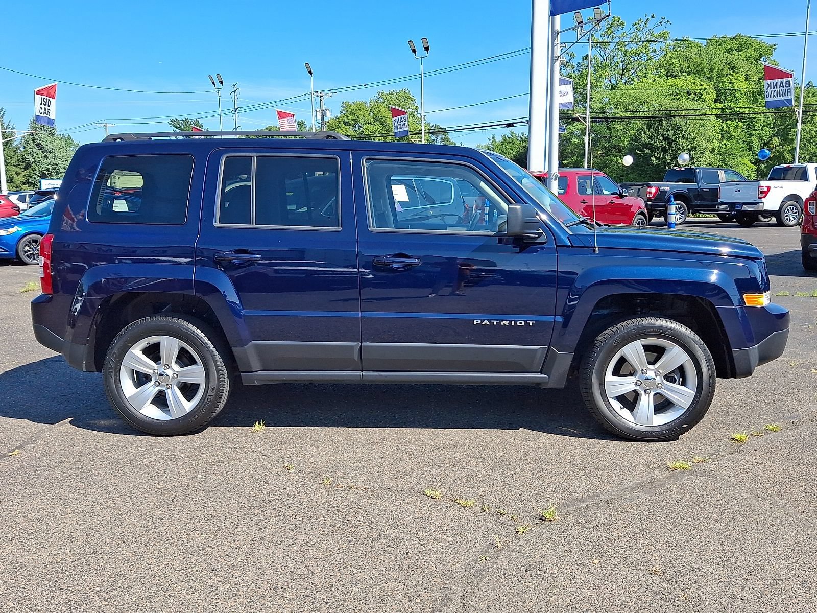 Used 2015 Jeep Patriot Latitude w/ Sun/Sound Group AWD/4WD image 8