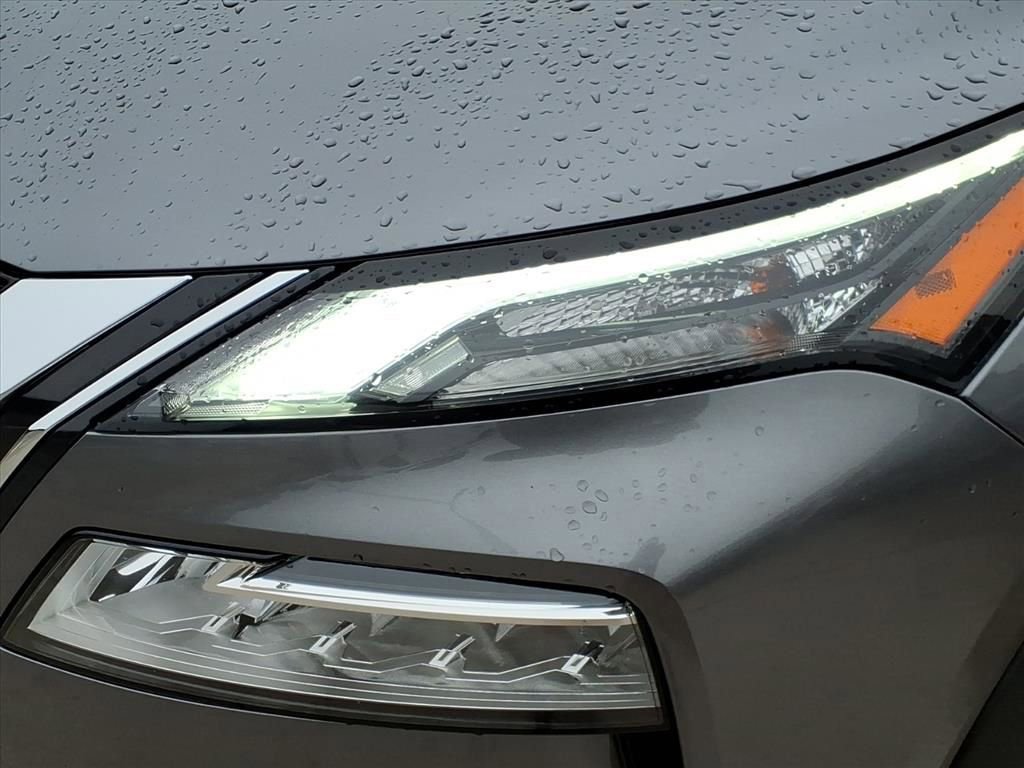 Used 2023 Nissan Rogue SV image 11