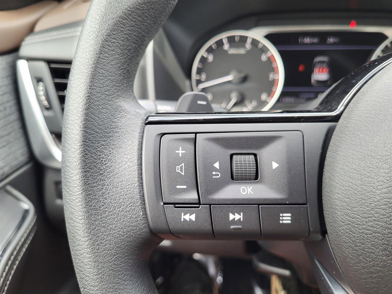 Used 2023 Nissan Rogue SV image 20