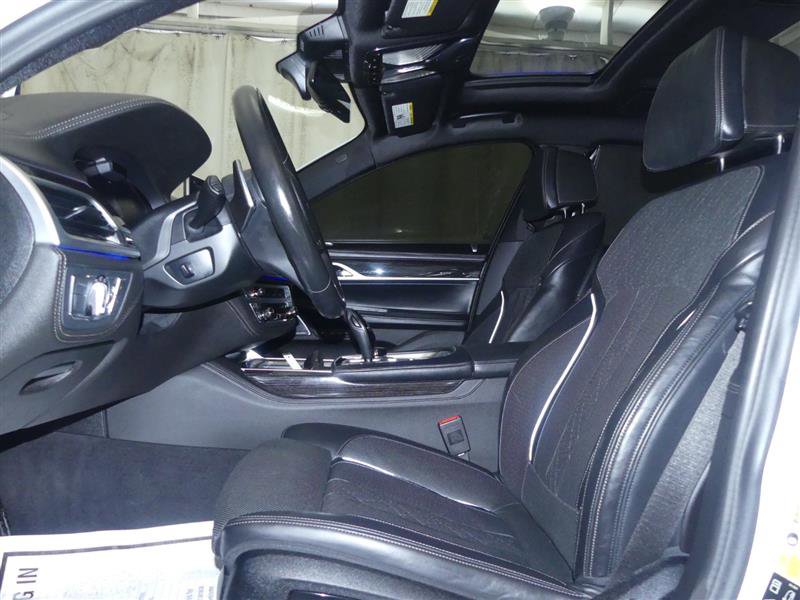 Used 2022 BMW 750i xDrive w/ Executive Package AWD/4WD image 29