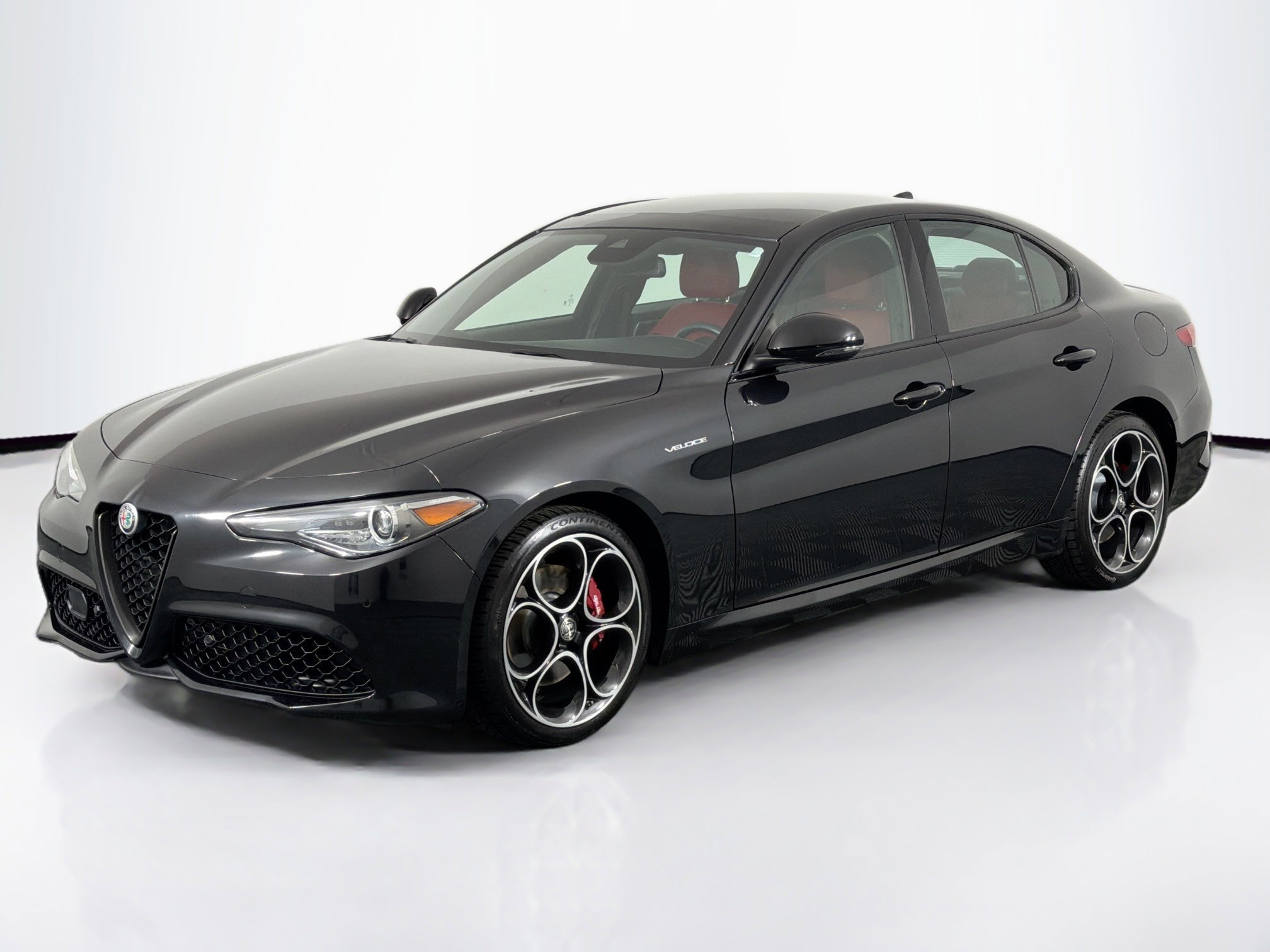 Used 2023 Alfa Romeo Giulia Veloce AWD/4WD image 6