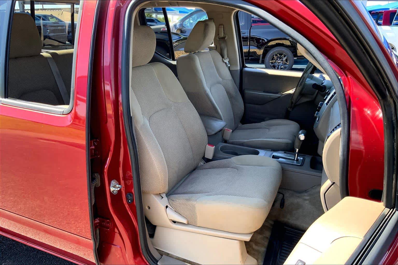 Used 2016 Nissan Frontier SV w/ SV Value Truck Package AWD/4WD image 9
