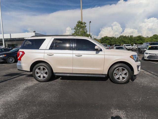Used 2019 Ford Expedition XLT w/ Equipment Group 202A AWD/4WD image 11