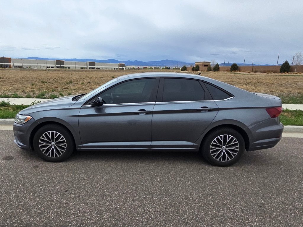 Used 2019 Volkswagen Jetta SE w/ Cold Weather Package image 2