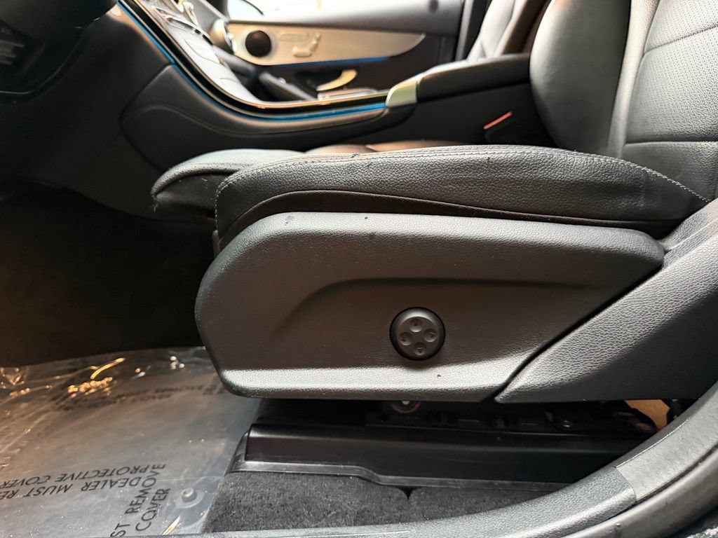 Used 2021 Mercedes-Benz GLC 300 image 27