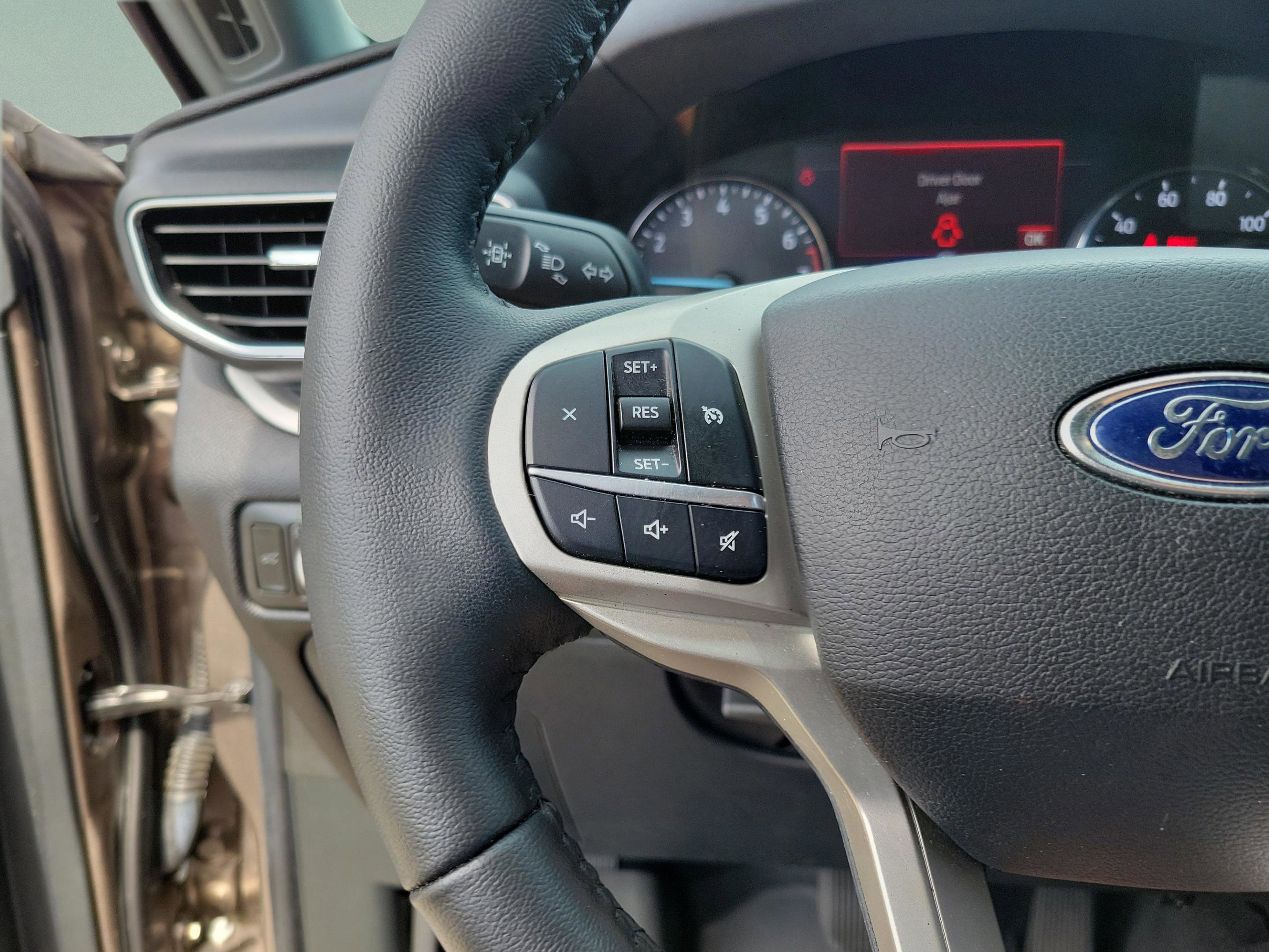 Used 2021 Ford Explorer XLT w/ Equipment Group 202A image 12