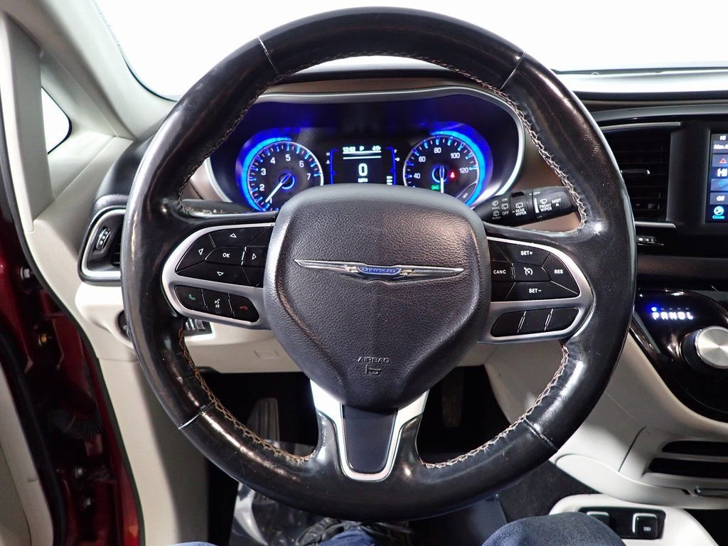 Used 2019 Chrysler Pacifica Touring-L image 24