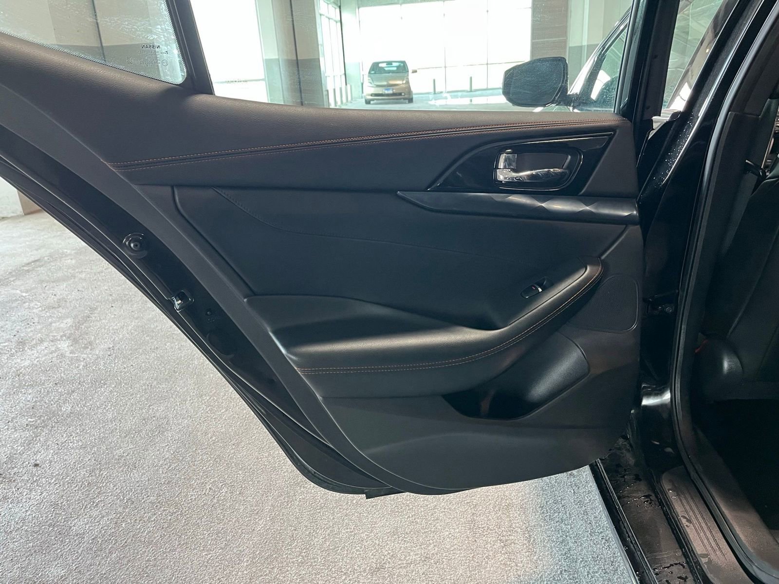 Used 2022 Nissan Maxima SR w/ Sport Mat Group FWD image 37