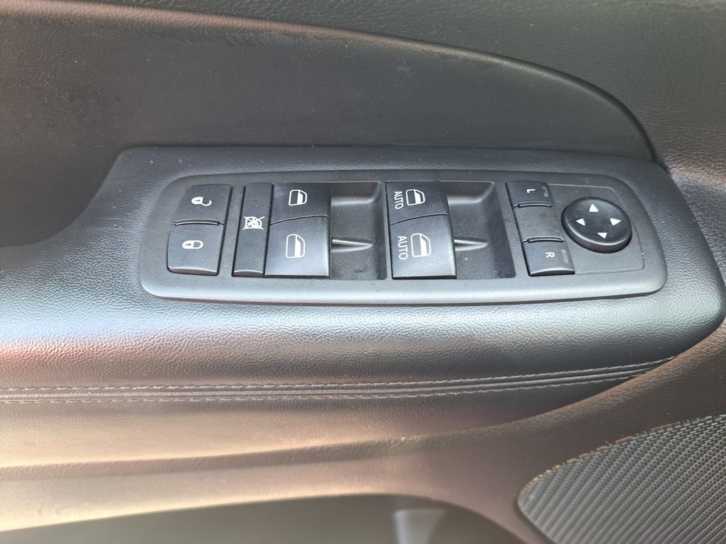 Used 2021 Jeep Grand Cherokee Laredo X AWD/4WD image 24