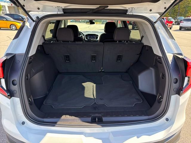 Used 2024 GMC Terrain SLE image 17