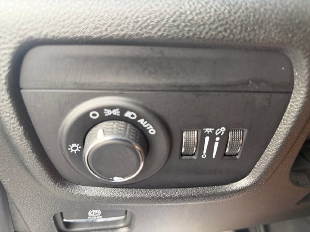 Used 2024 Jeep Grand Cherokee L Laredo w/ Luxury Tech Group I RWD image 12