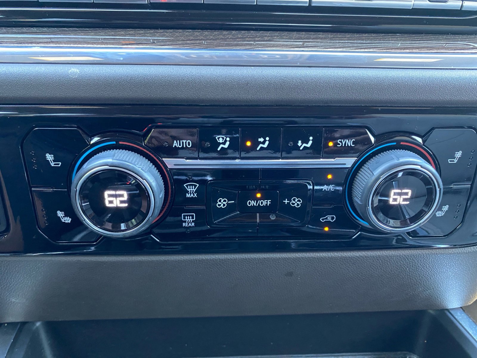 Used 2024 Chevrolet Silverado 1500 LT image 18