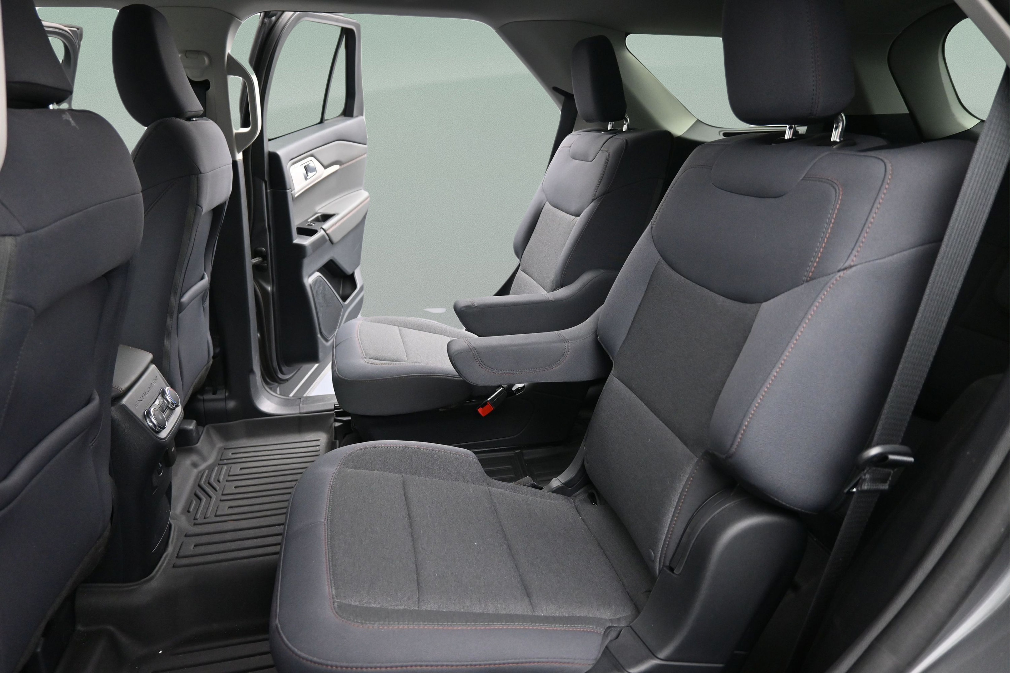 Used 2025 Ford Explorer Active RWD image 23
