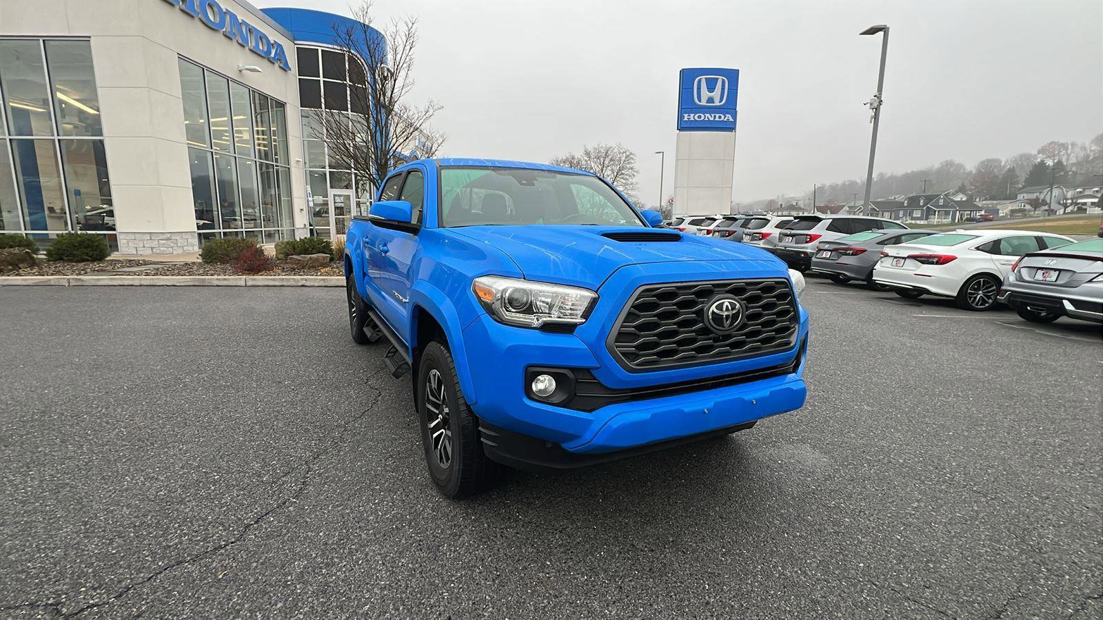 Used 2020 Toyota Tacoma TRD Sport image 2