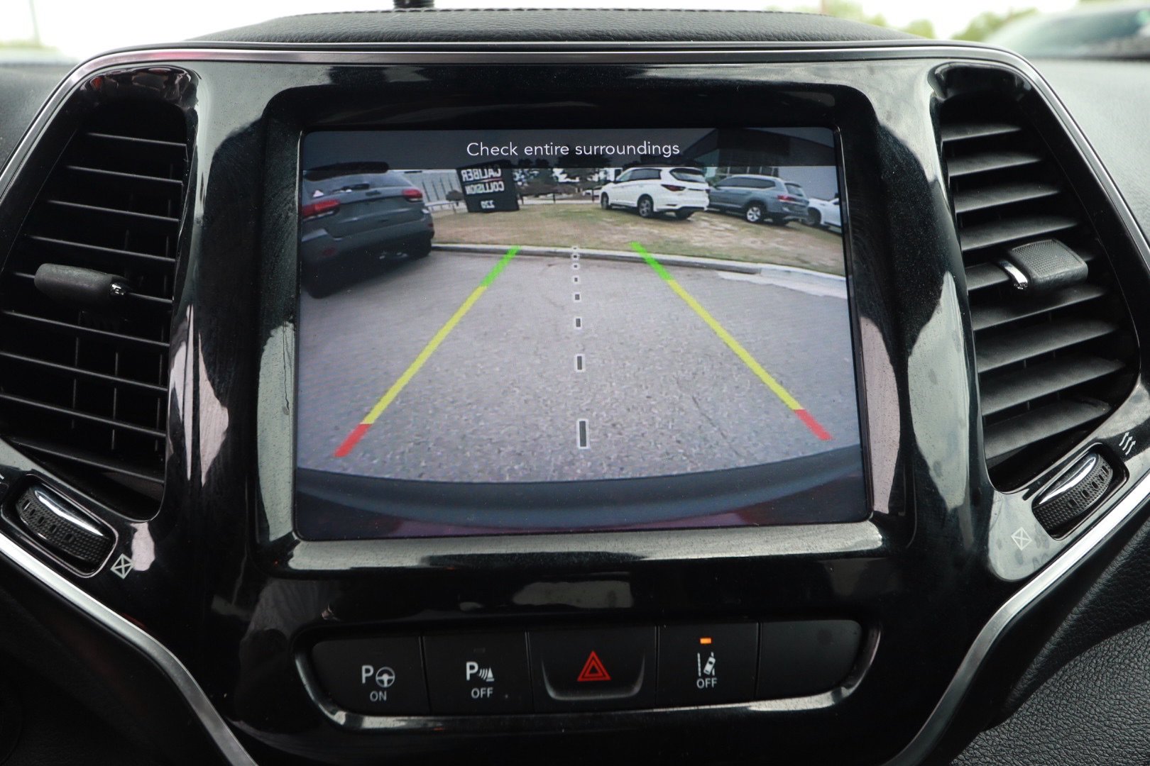 Used 2021 Jeep Cherokee Limited w/ Trailer Tow Group AWD/4WD image 15
