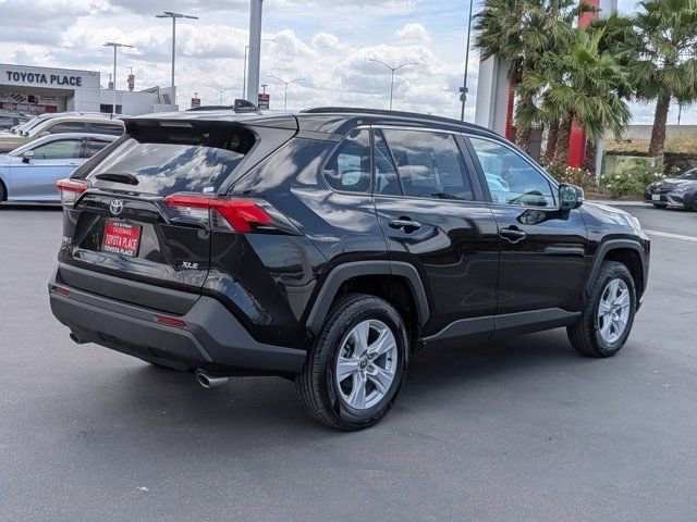 Used 2021 Toyota RAV4 XLE FWD image 8