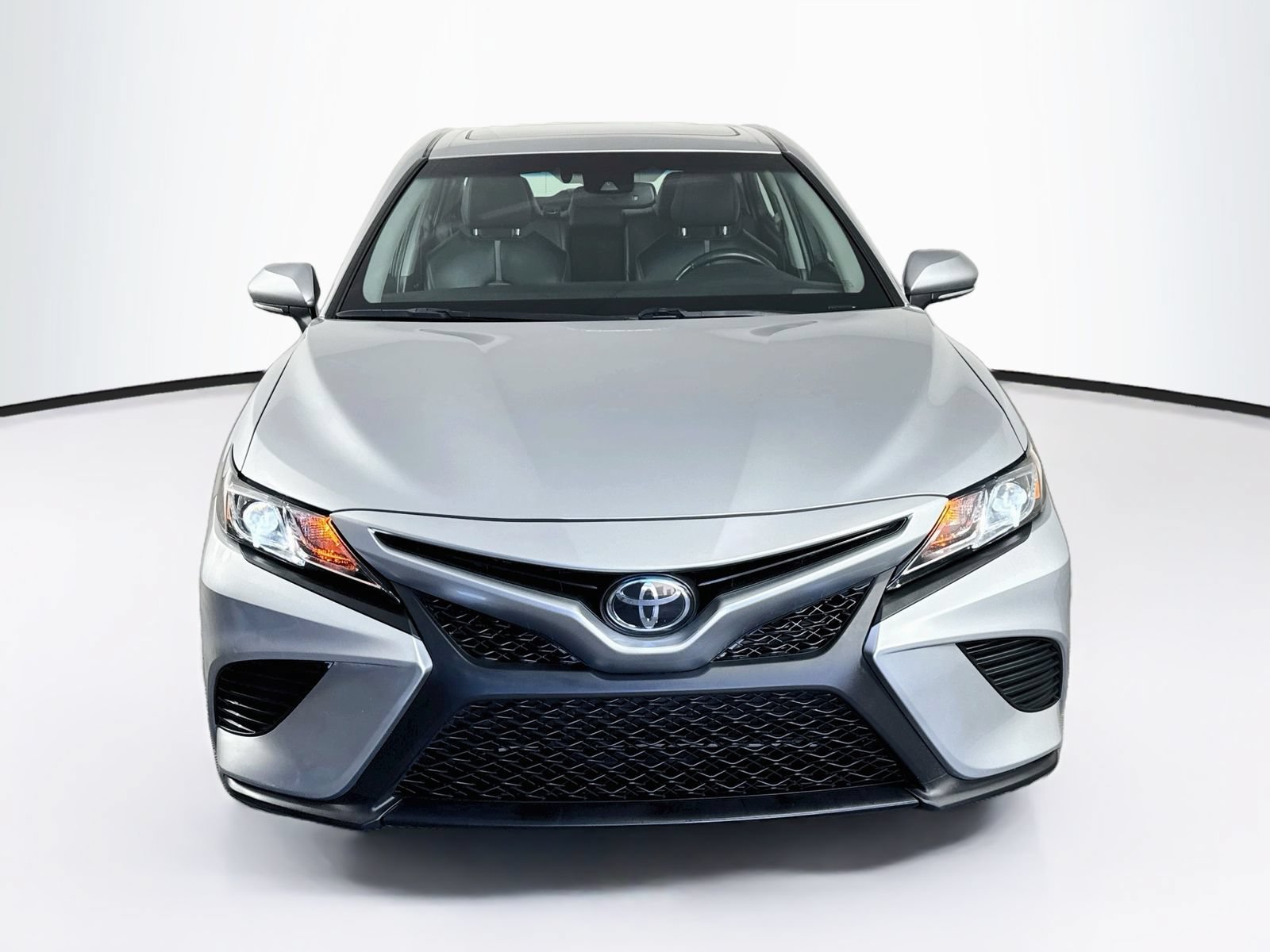 Used 2018 Toyota Camry SE FWD image 2