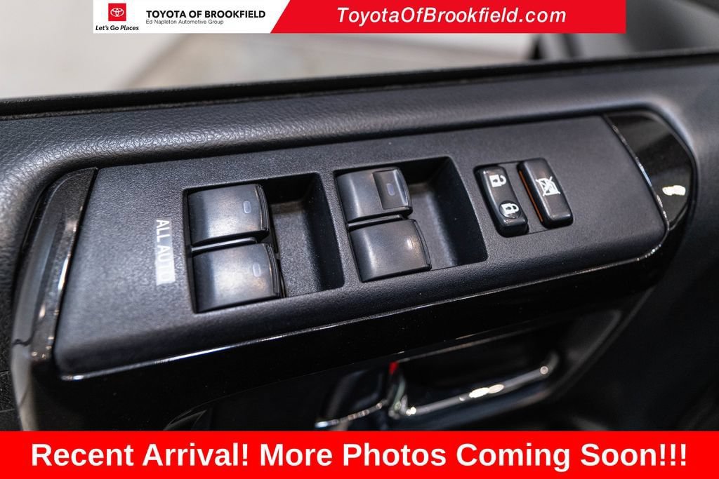 Used 2018 Toyota 4Runner TRD Off-Road Premium AWD/4WD image 19