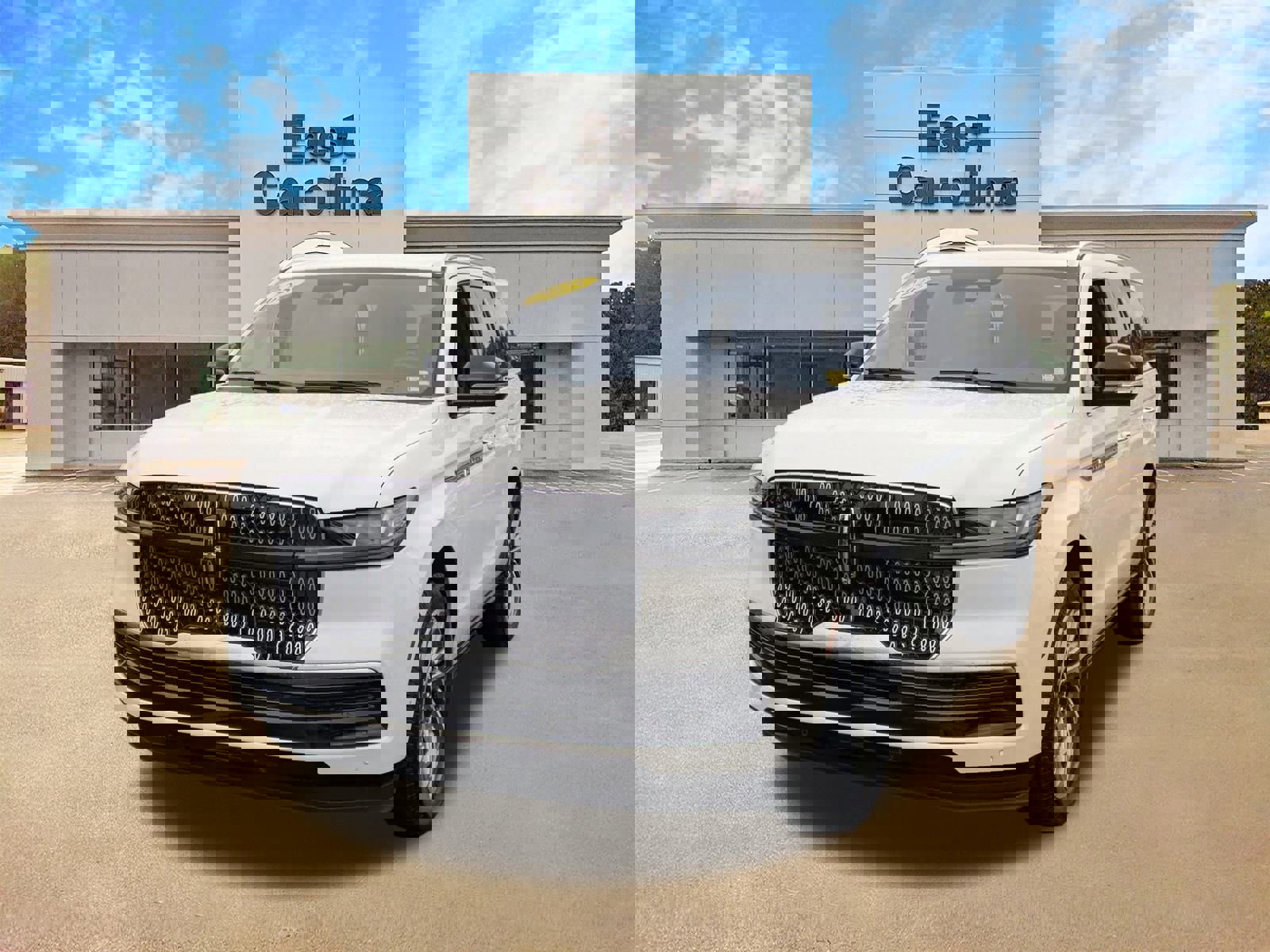 Used 2025 Lincoln Navigator Reserve AWD/4WD image 7