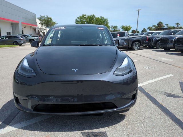 Used 2025 Tesla Model Y Long Range RWD image 2