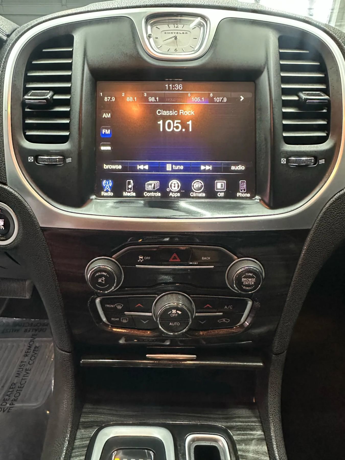 Used 2016 Chrysler 300 Limited image 15