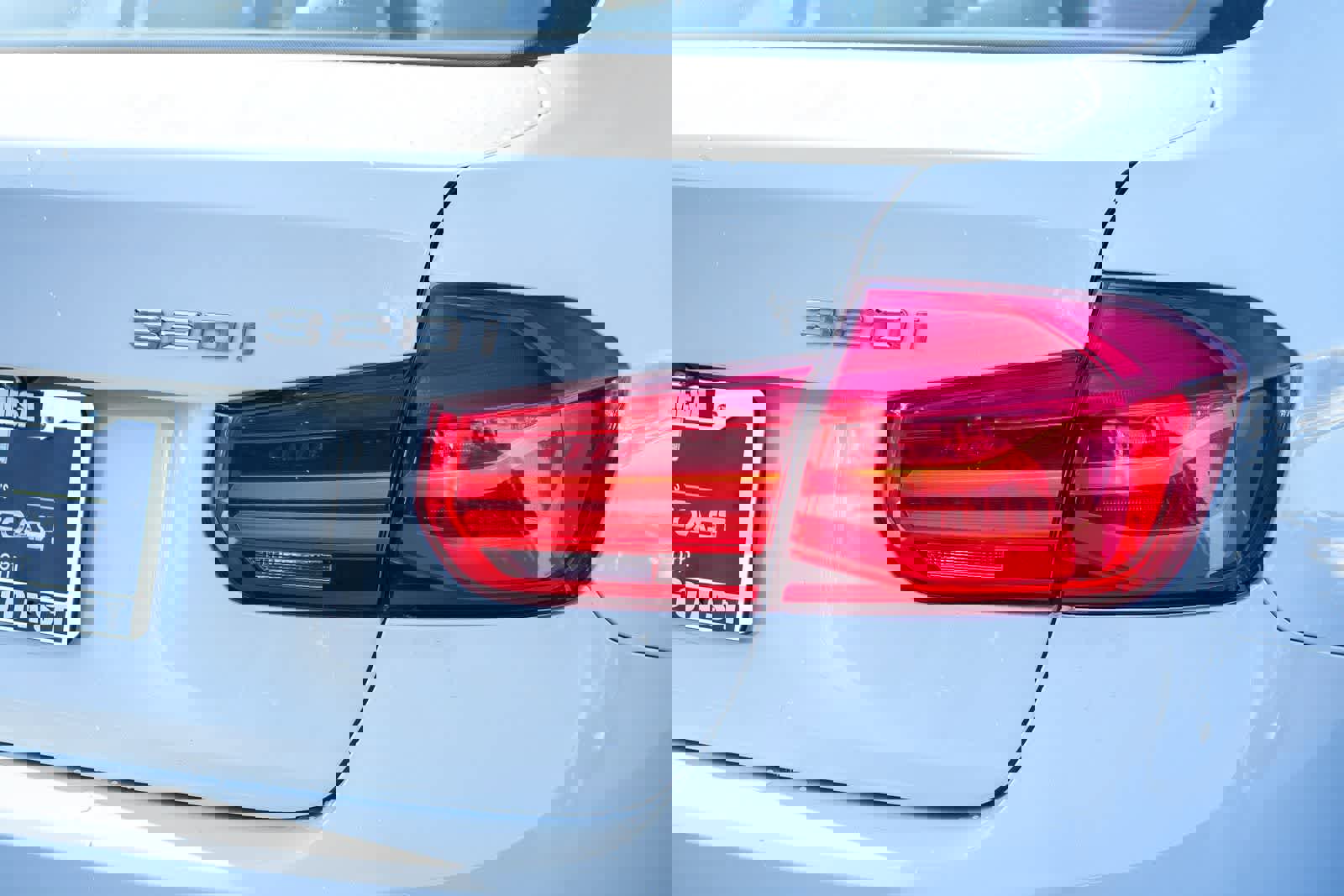 Used 2018 BMW 320i Sedan RWD image 9