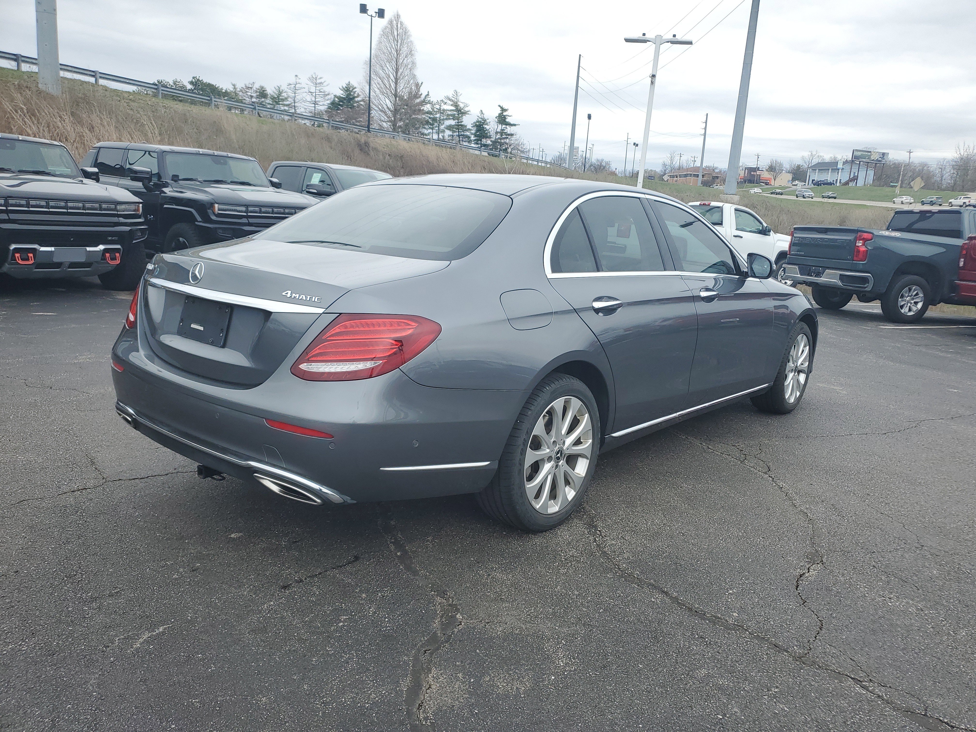 Used 2018 Mercedes-Benz E 300 4MATIC image 4