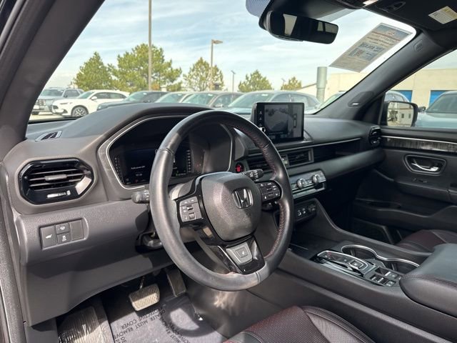 Certified 2025 Honda Pilot Black Edition image 15