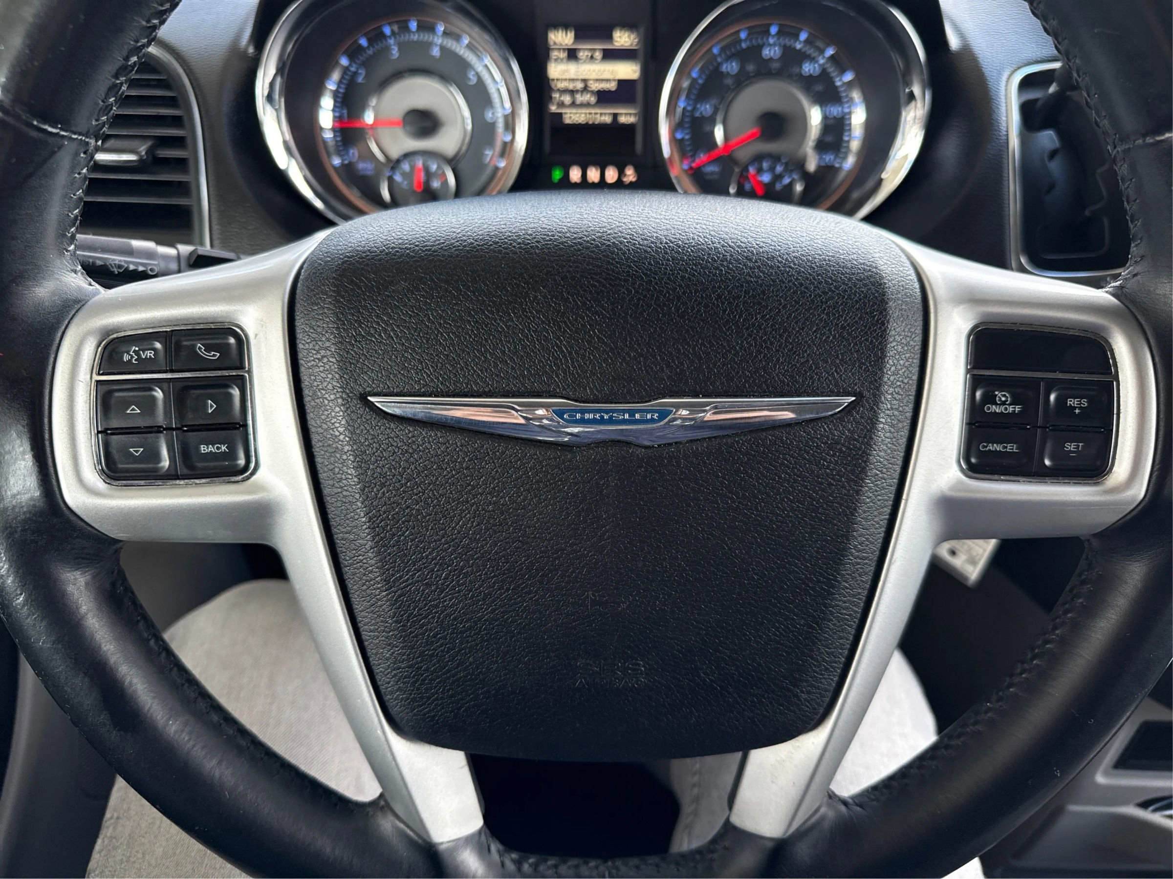 Used 2014 Chrysler Town & Country Touring image 18