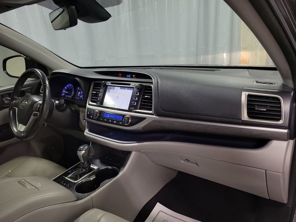 Used 2018 Toyota Highlander Limited image 30