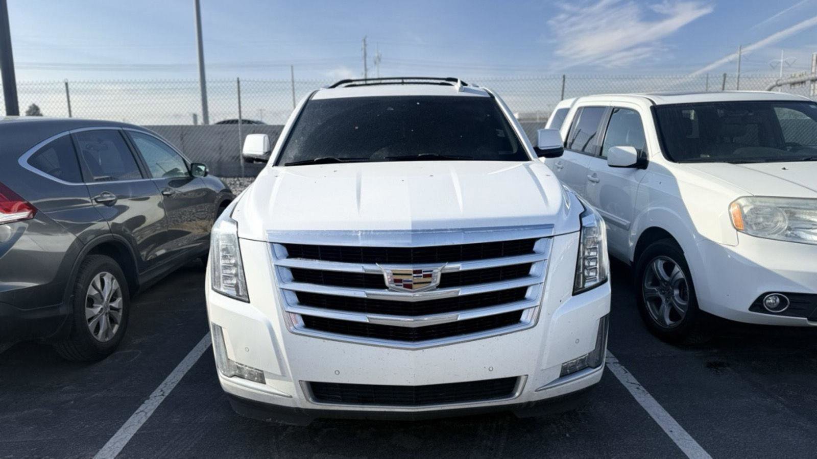 Used 2017 Cadillac Escalade Luxury image 3