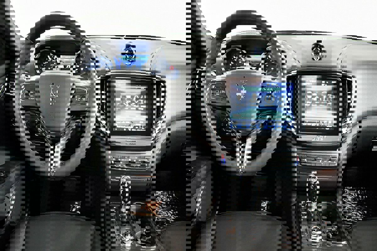 Used 2017 Maserati Ghibli image 57