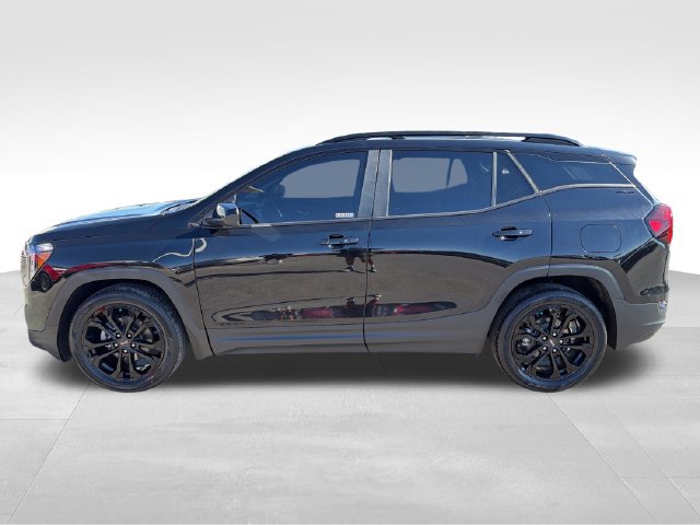 Used 2022 GMC Terrain SLE w/ Driver Convenience Package FWD image 4