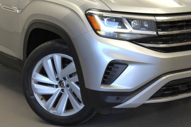 Used 2023 Volkswagen Atlas Cross Sport SE w/ Panoramic Sunroof Package AWD/4WD image 2