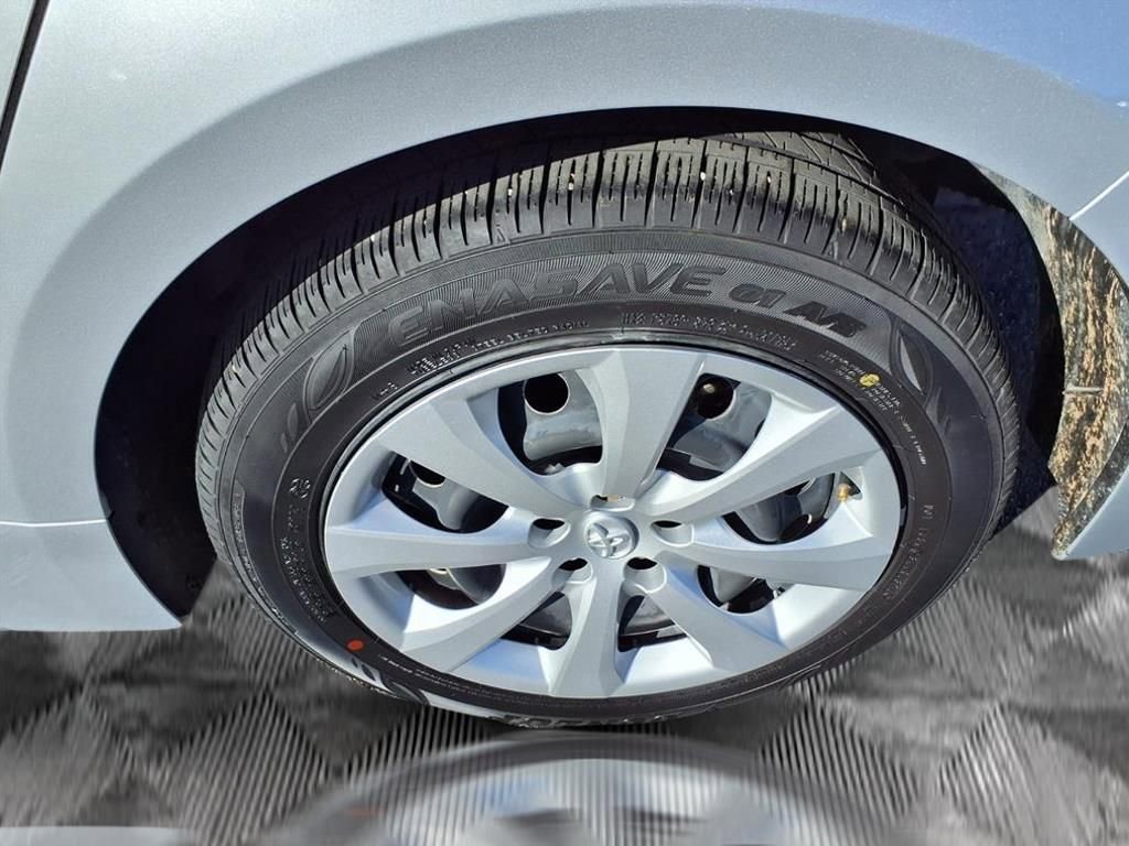 Used 2025 Toyota Corolla XLE image 20