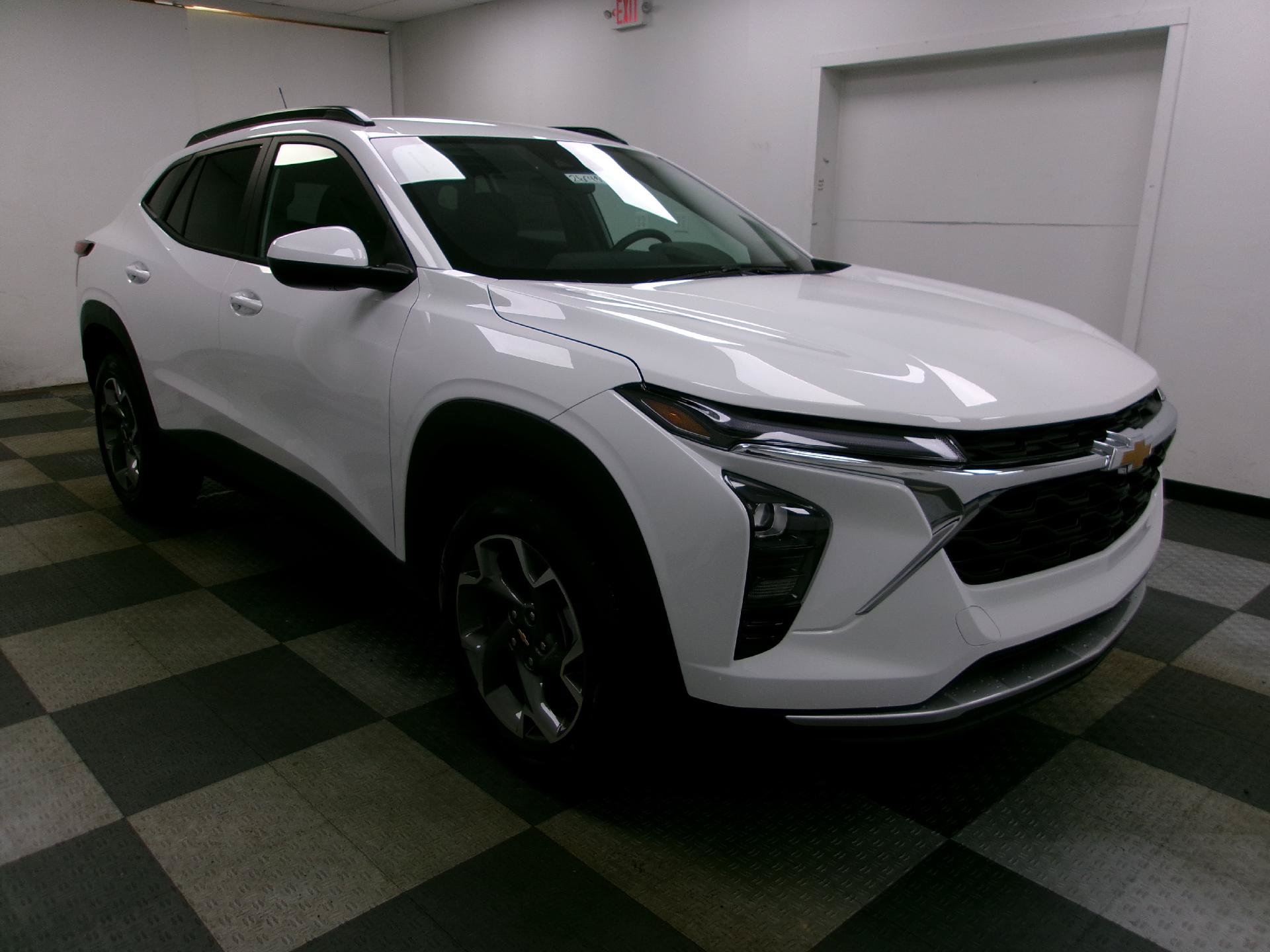 New 2026 Chevrolet Trax LT w/ LT Convenience Package FWD image 14