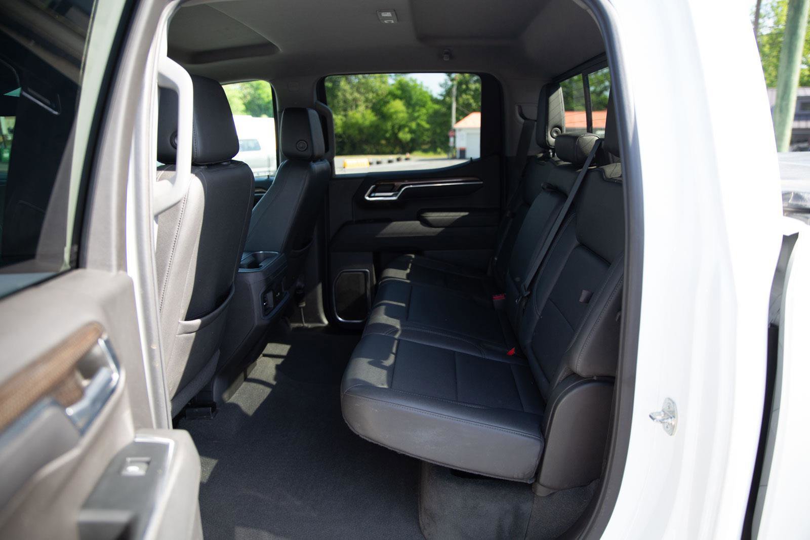 Used 2023 Chevrolet Silverado 1500 LT w/ Leather Package AWD/4WD image 20