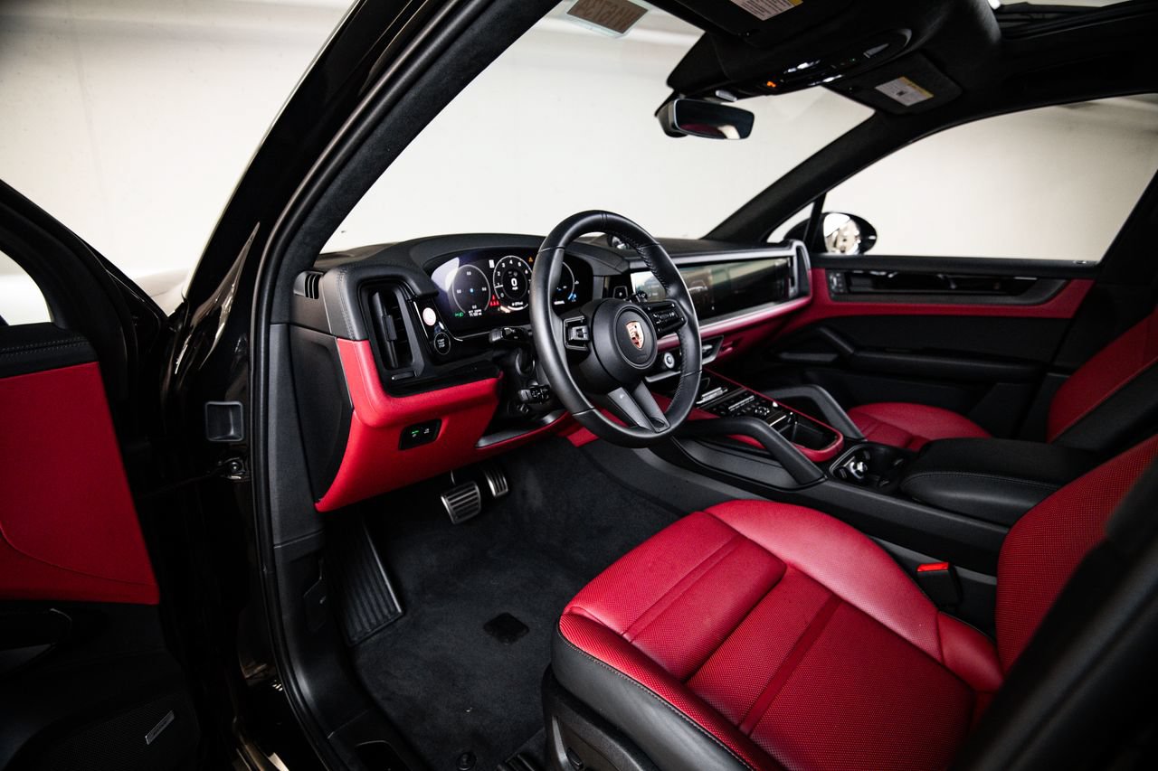 Certified 2026 Porsche Cayenne GTS AWD/4WD image 4