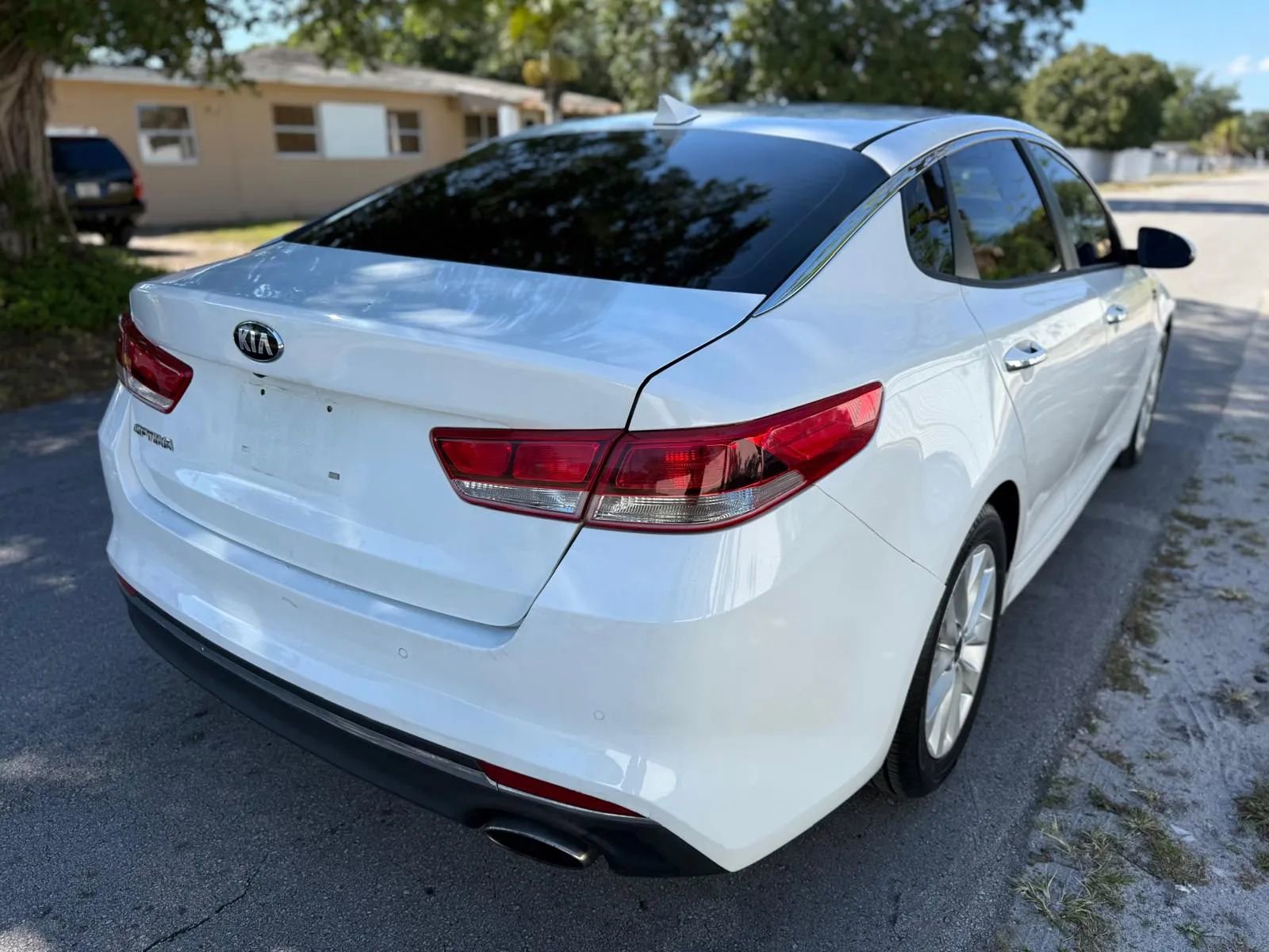 Used 2018 Kia Optima LX w/ 17" Alloy Wheels Package FWD image 7
