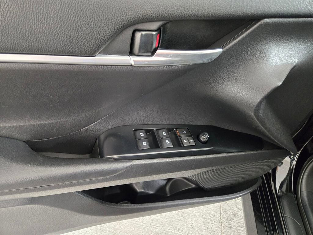 Used 2020 Toyota Camry LE FWD image 24