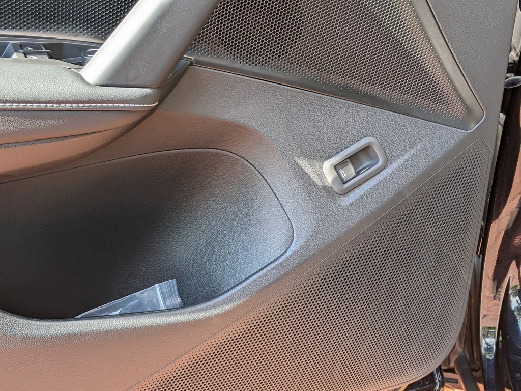 New 2025 Volkswagen Tiguan SE image 11