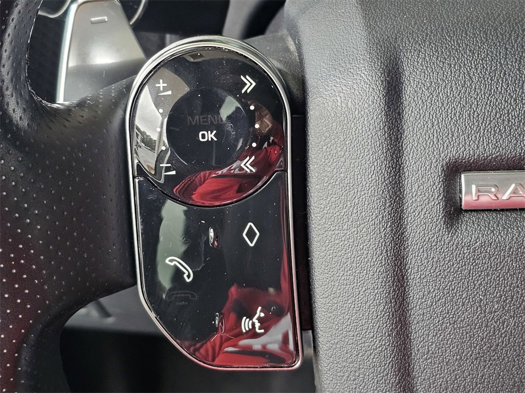 Used 2019 Land Rover Range Rover Velar R-Dynamic SE image 20