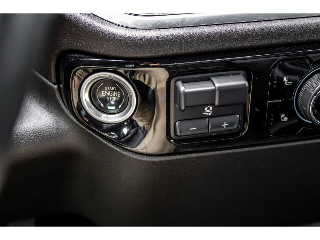 Used 2024 Chevrolet Silverado 3500 LTZ AWD/4WD image 34
