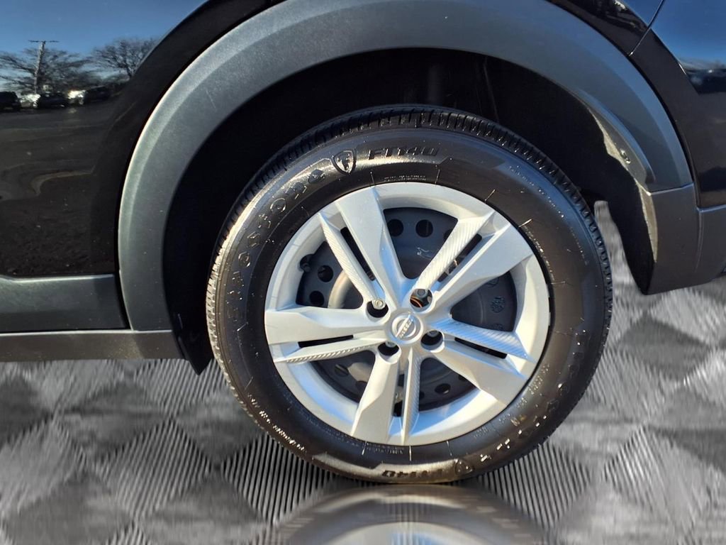 Certified 2025 Nissan Kicks Play S image 21